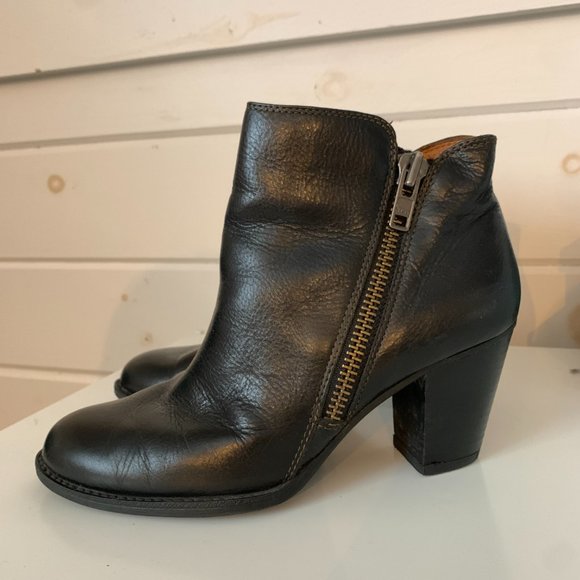 Sofft Zip-Up Ankle Boots - Picture 4 of 5